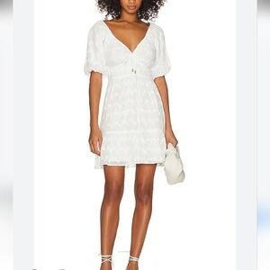 MINKPINK White patterned V-Neck Mini Dress with tired bottom XS great condition